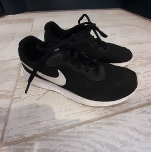 Nike tennis shoes